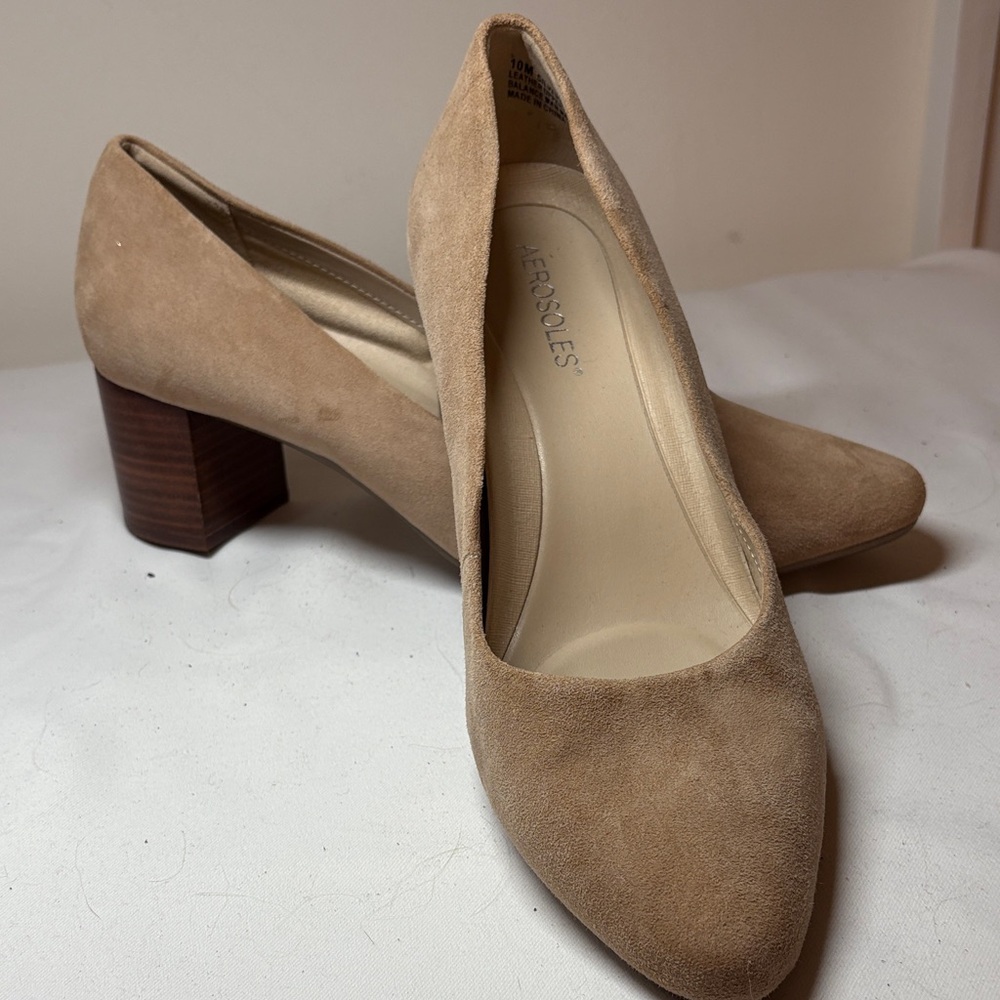 Aerosoles Tan Suede Block Heeled slip-on Shoe Size 10